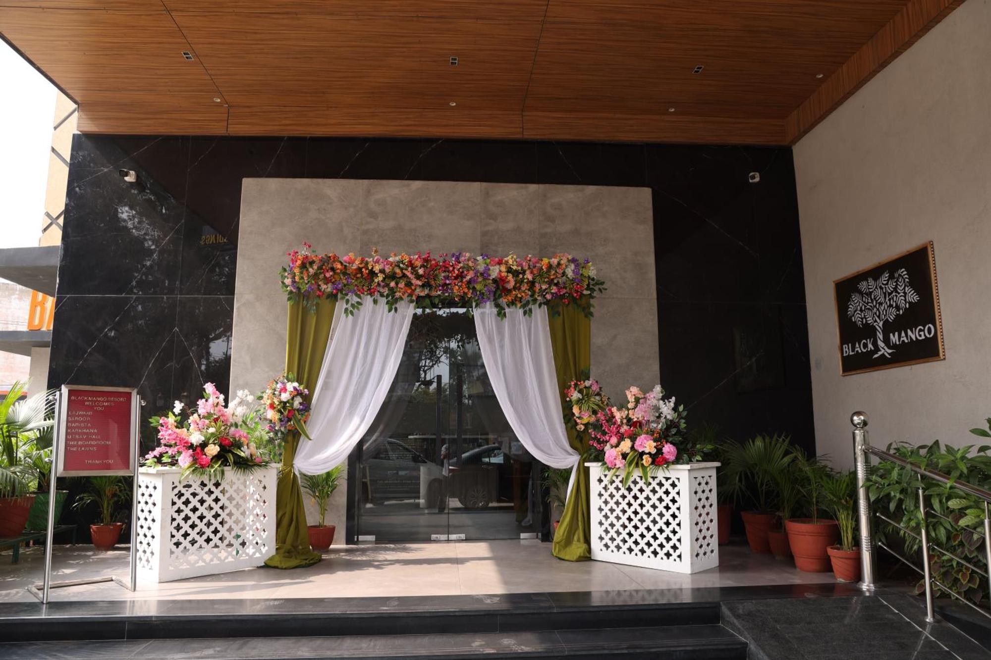 Black Mango Resort Kala Amb Exterior photo